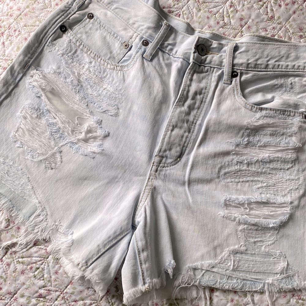American eagle High rise short, color soft blue, semi new, size 6.